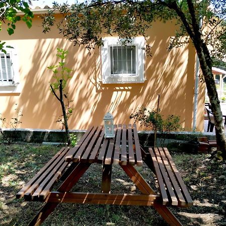 Family Holiday Apartment With Garden & Bbq Velonádes Esterno foto