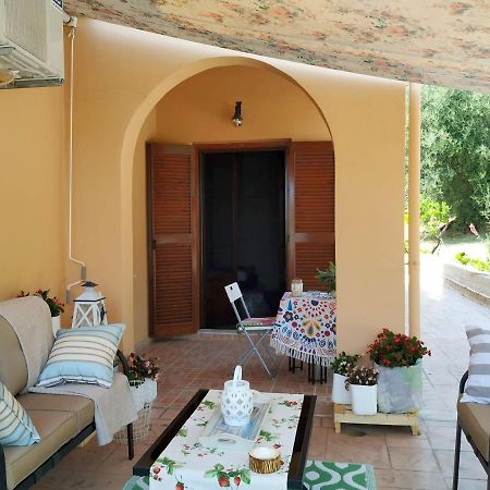 Family Holiday Apartment With Garden & Bbq Velonádes Esterno foto