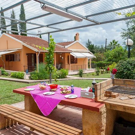 Family Holiday Apartment With Garden & Bbq Velonádes Esterno foto