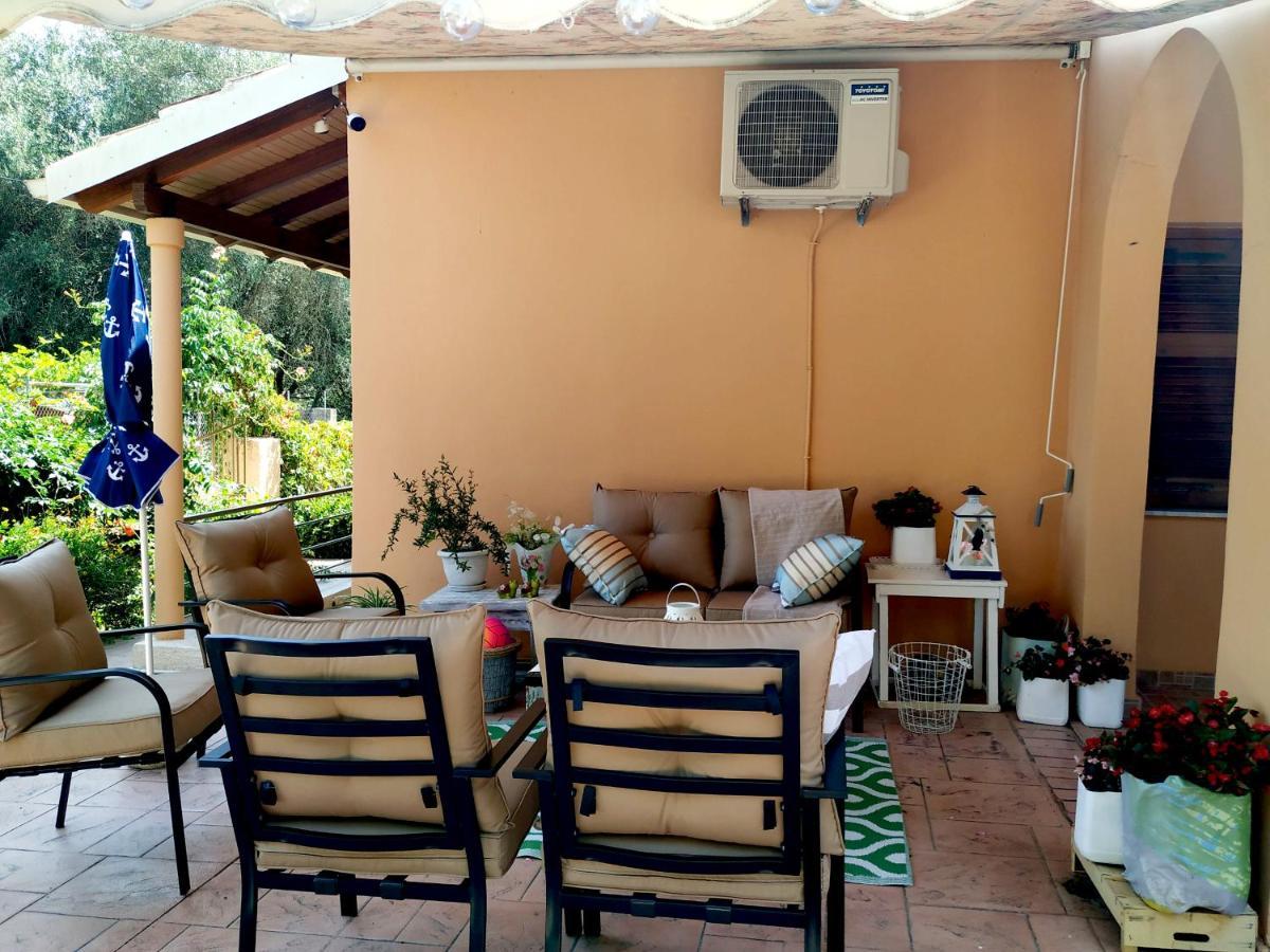 Family Holiday Apartment With Garden & Bbq Velonádes Esterno foto
