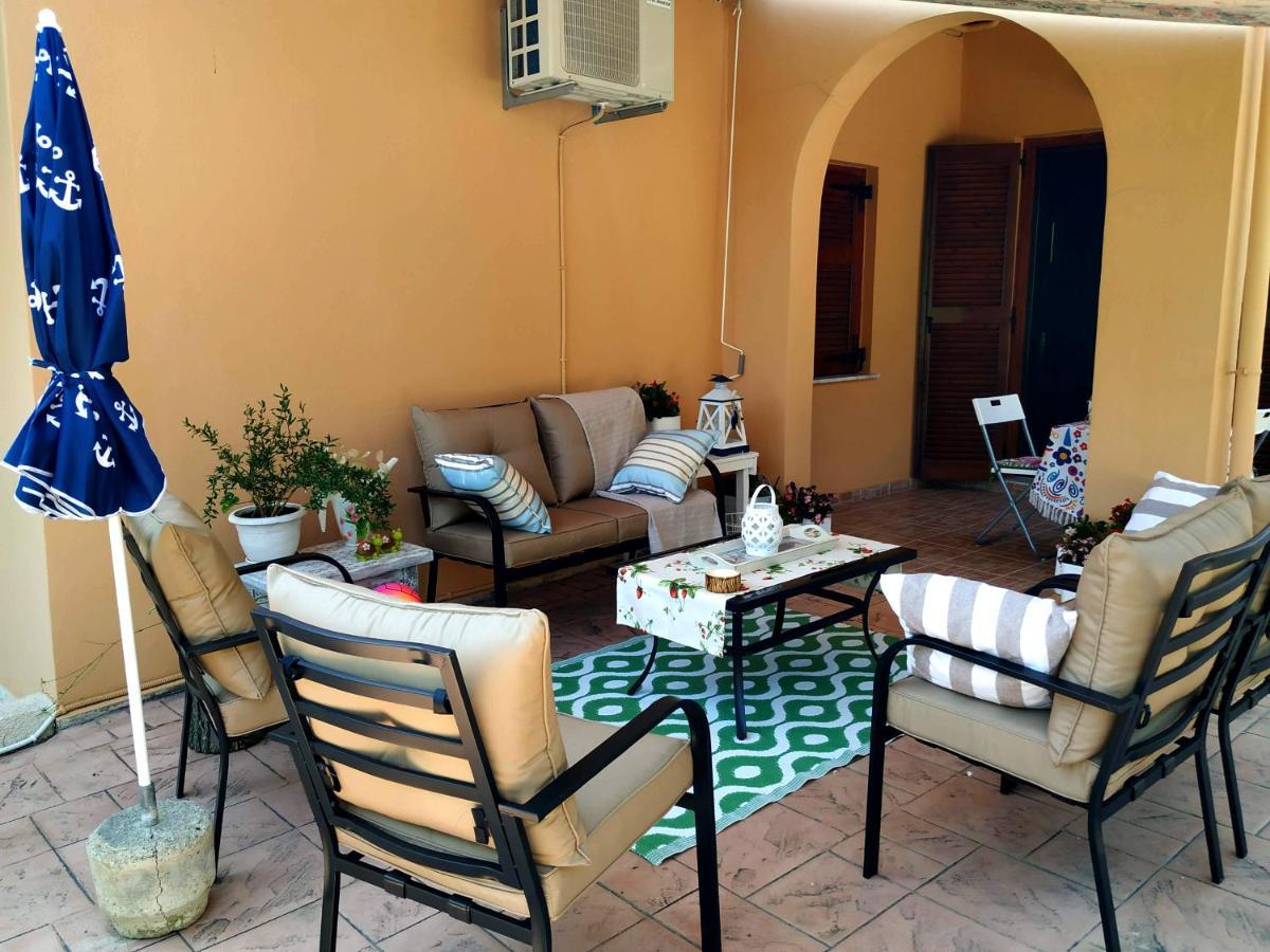 Family Holiday Apartment With Garden & Bbq Velonádes Esterno foto