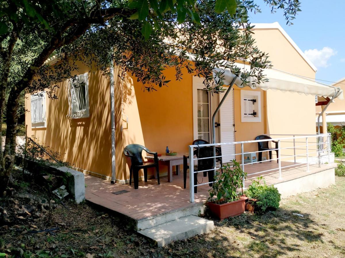 Family Holiday Apartment With Garden & Bbq Velonádes Esterno foto