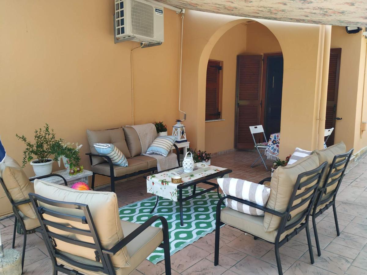 Family Holiday Apartment With Garden & Bbq Velonádes Esterno foto