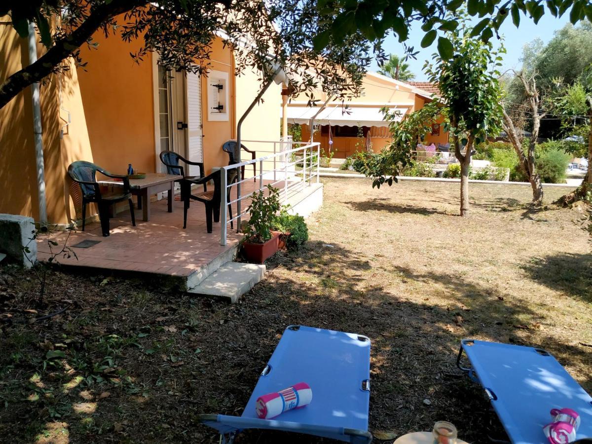 Family Holiday Apartment With Garden & Bbq Velonádes Esterno foto
