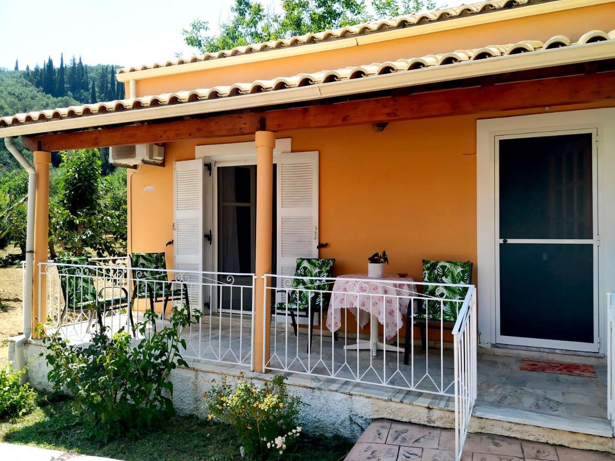 Family Holiday Apartment With Garden & Bbq Velonádes Esterno foto