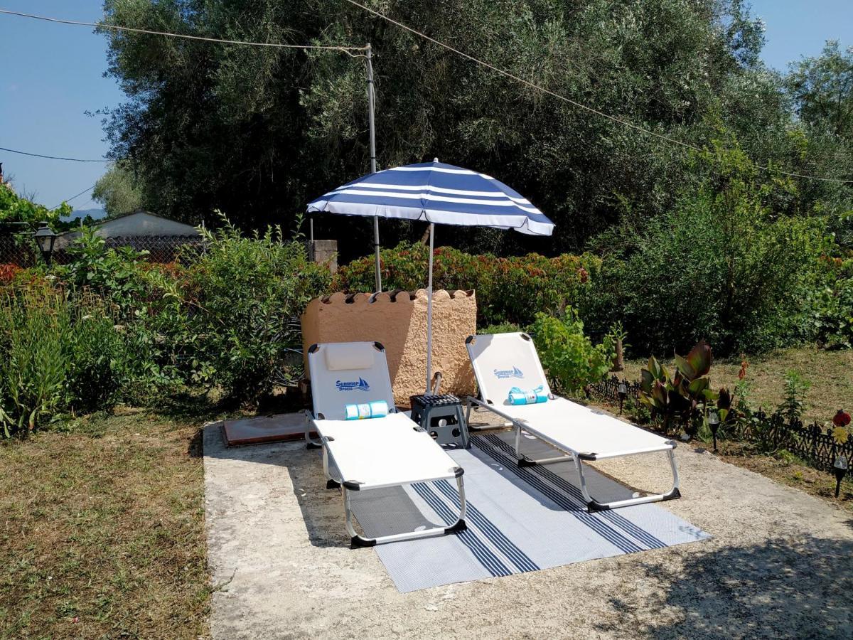 Family Holiday Apartment With Garden & Bbq Velonádes Esterno foto