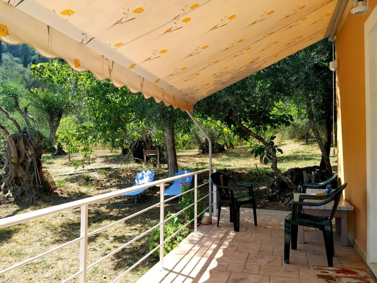 Family Holiday Apartment With Garden & Bbq Velonádes Esterno foto