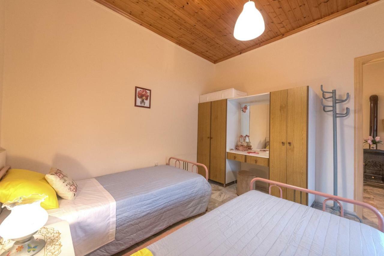 Family Holiday Apartment With Garden & Bbq Velonádes Esterno foto