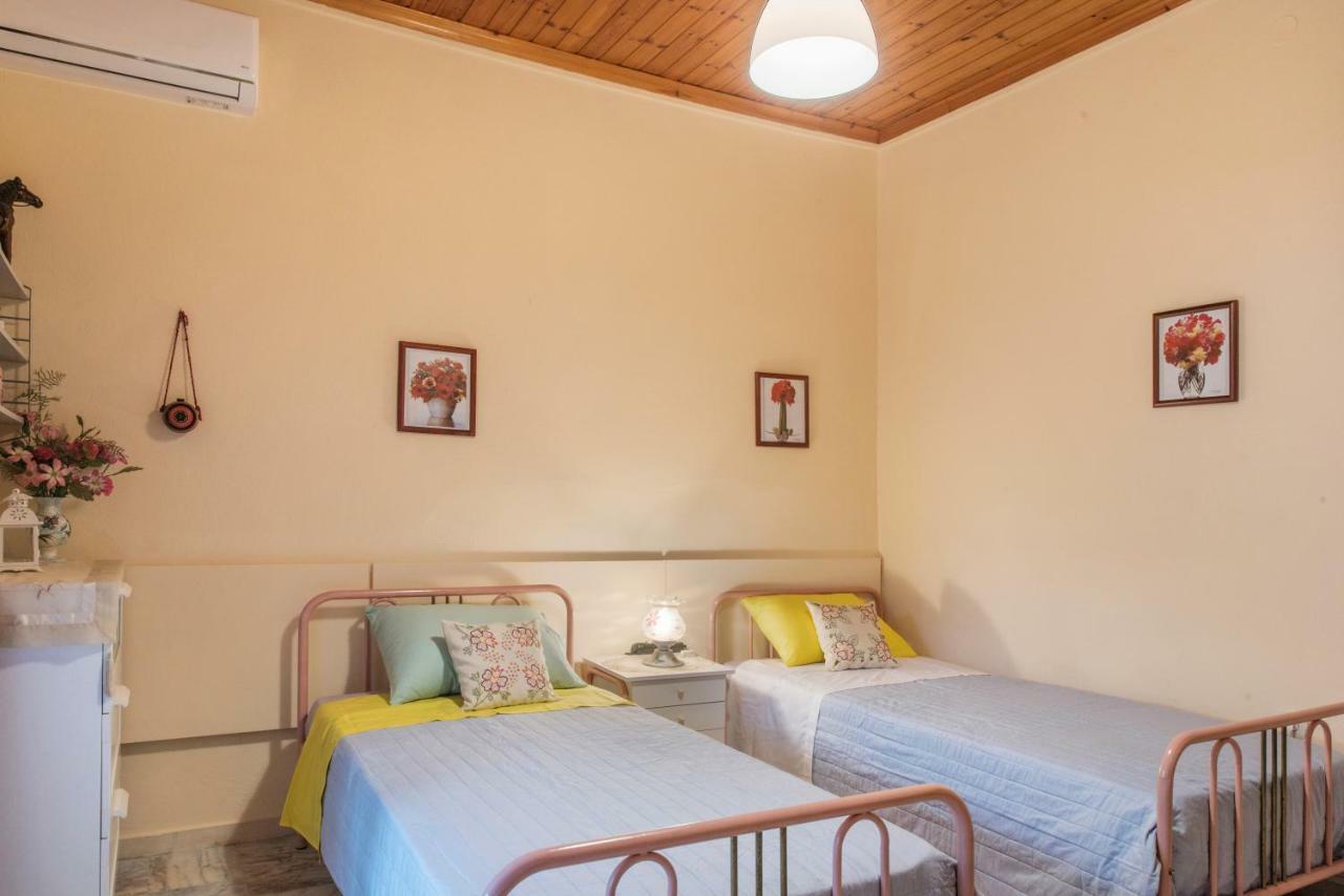 Family Holiday Apartment With Garden & Bbq Velonádes Esterno foto
