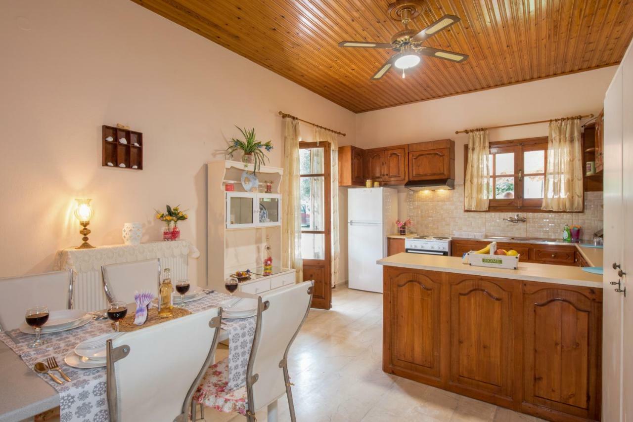 Family Holiday Apartment With Garden & Bbq Velonádes Esterno foto