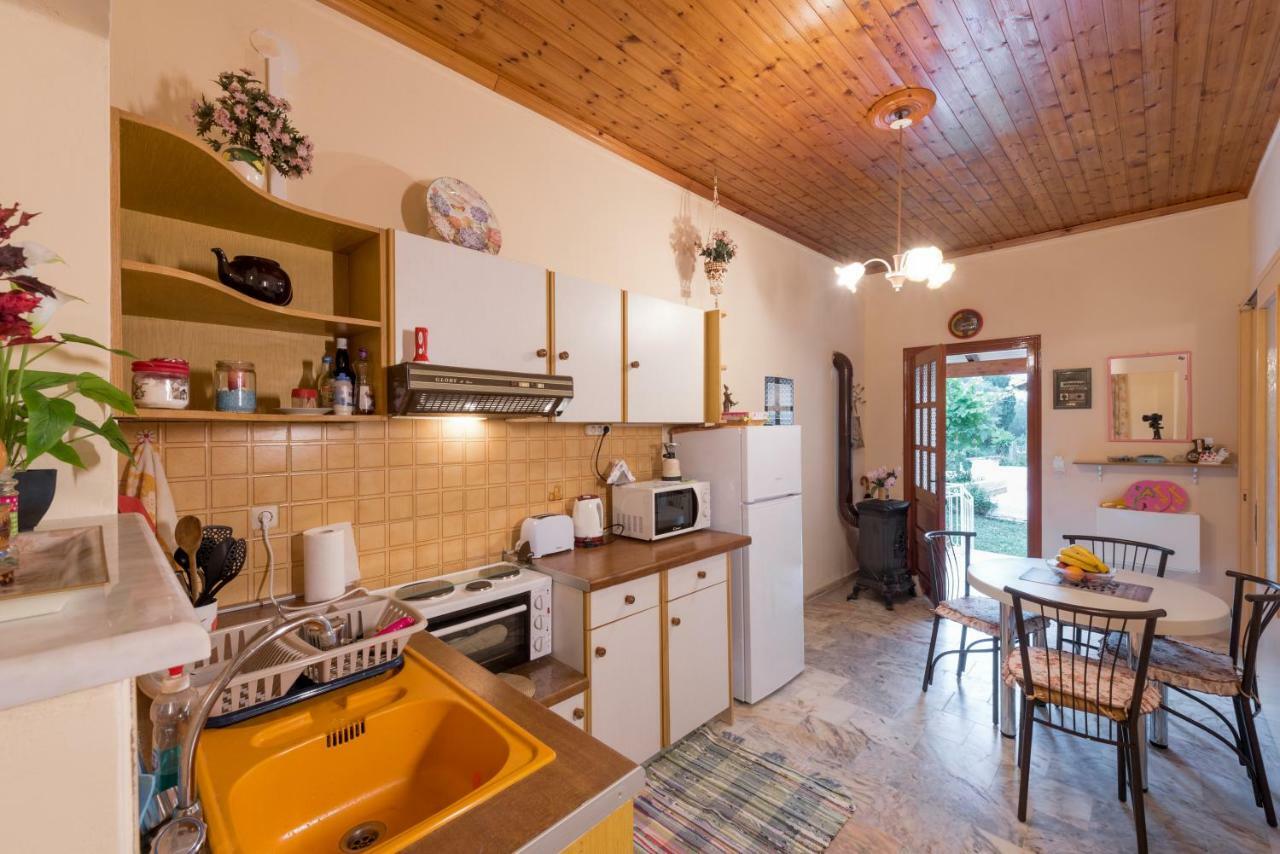 Family Holiday Apartment With Garden & Bbq Velonádes Esterno foto