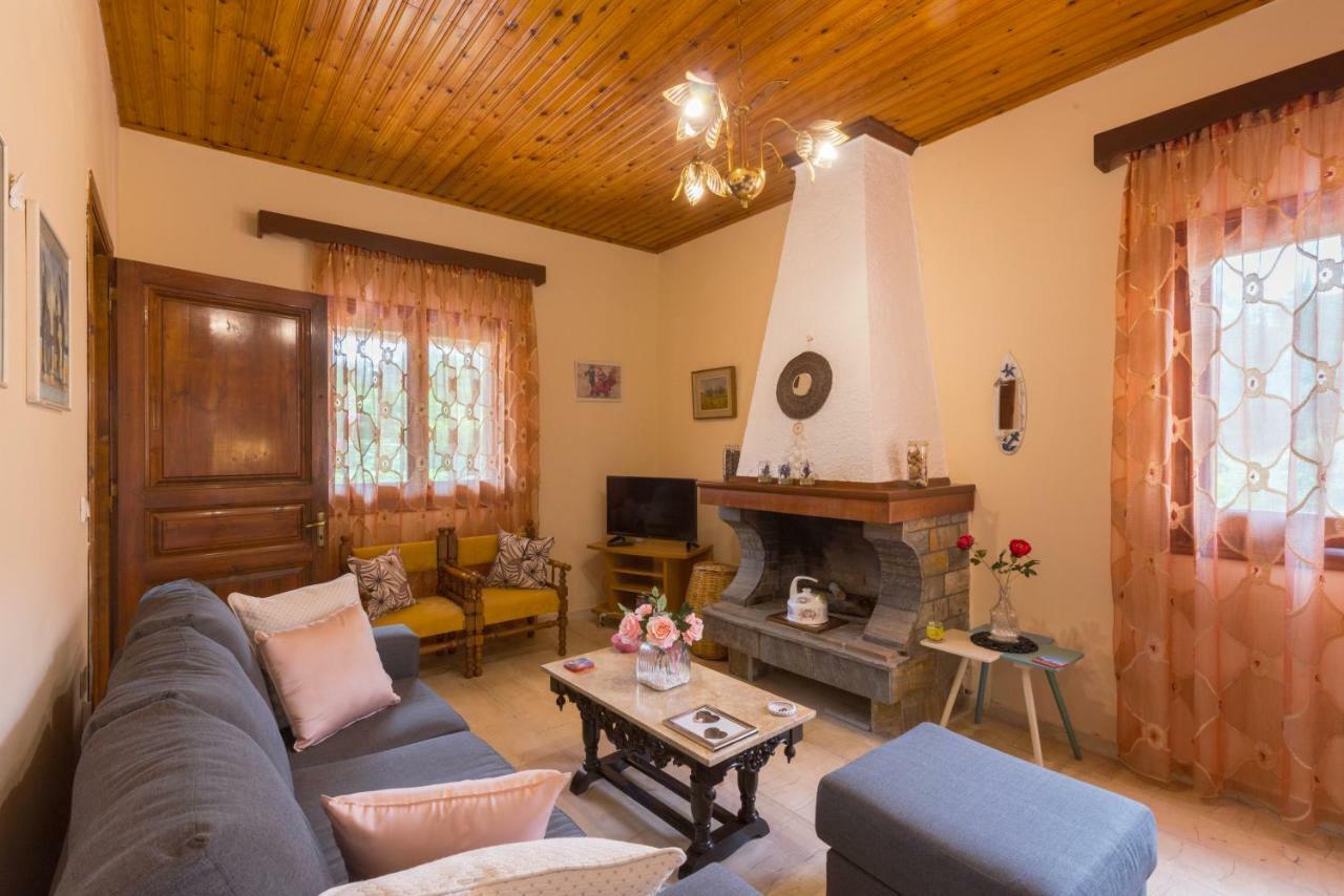 Family Holiday Apartment With Garden & Bbq Velonádes Esterno foto