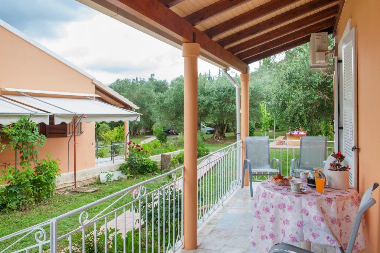 Family Holiday Apartment With Garden & Bbq Velonádes Esterno foto