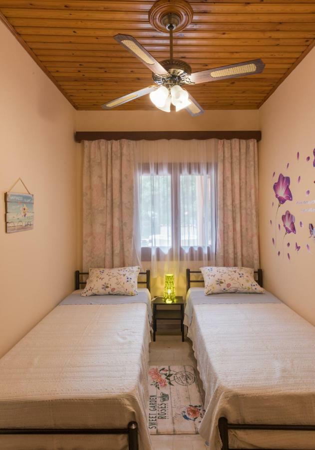 Family Holiday Apartment With Garden & Bbq Velonádes Esterno foto