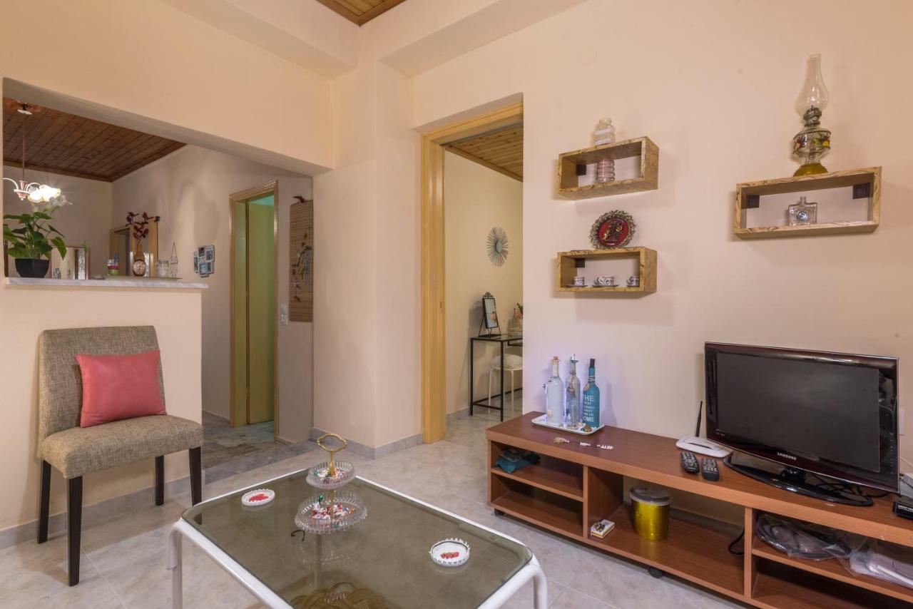 Family Holiday Apartment With Garden & Bbq Velonádes Esterno foto