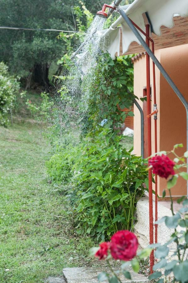 Family Holiday Apartment With Garden & Bbq Velonádes Esterno foto