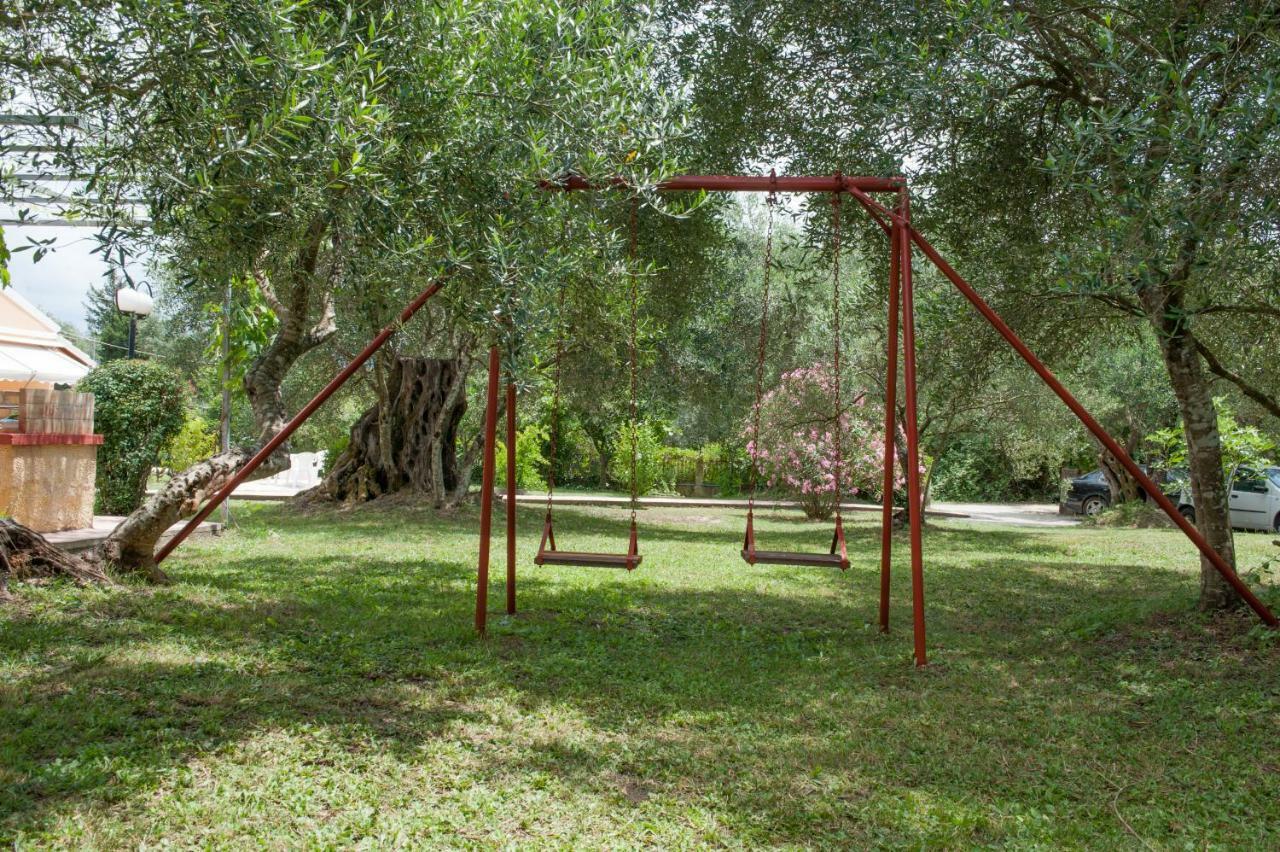 Family Holiday Apartment With Garden & Bbq Velonádes Esterno foto