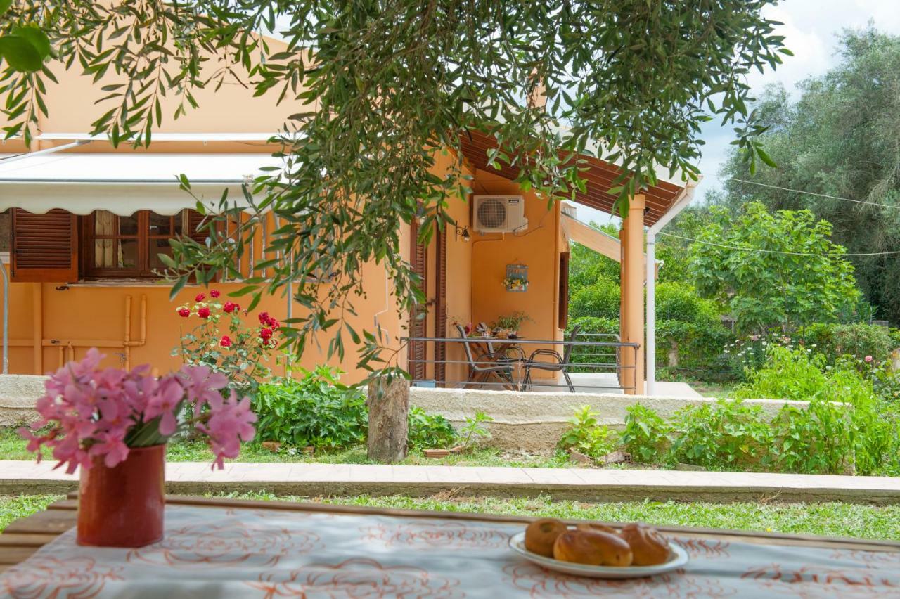 Family Holiday Apartment With Garden & Bbq Velonádes Esterno foto