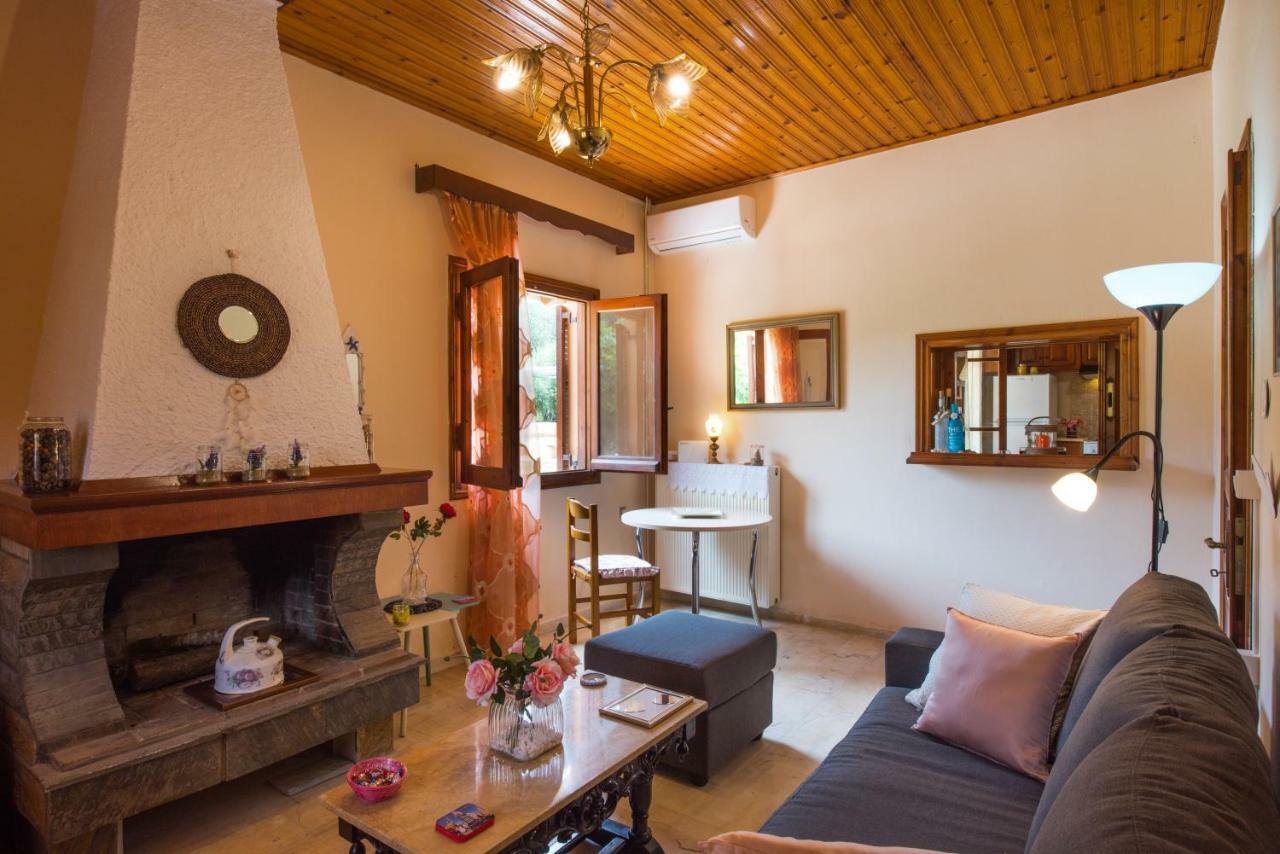 Family Holiday Apartment With Garden & Bbq Velonádes Esterno foto
