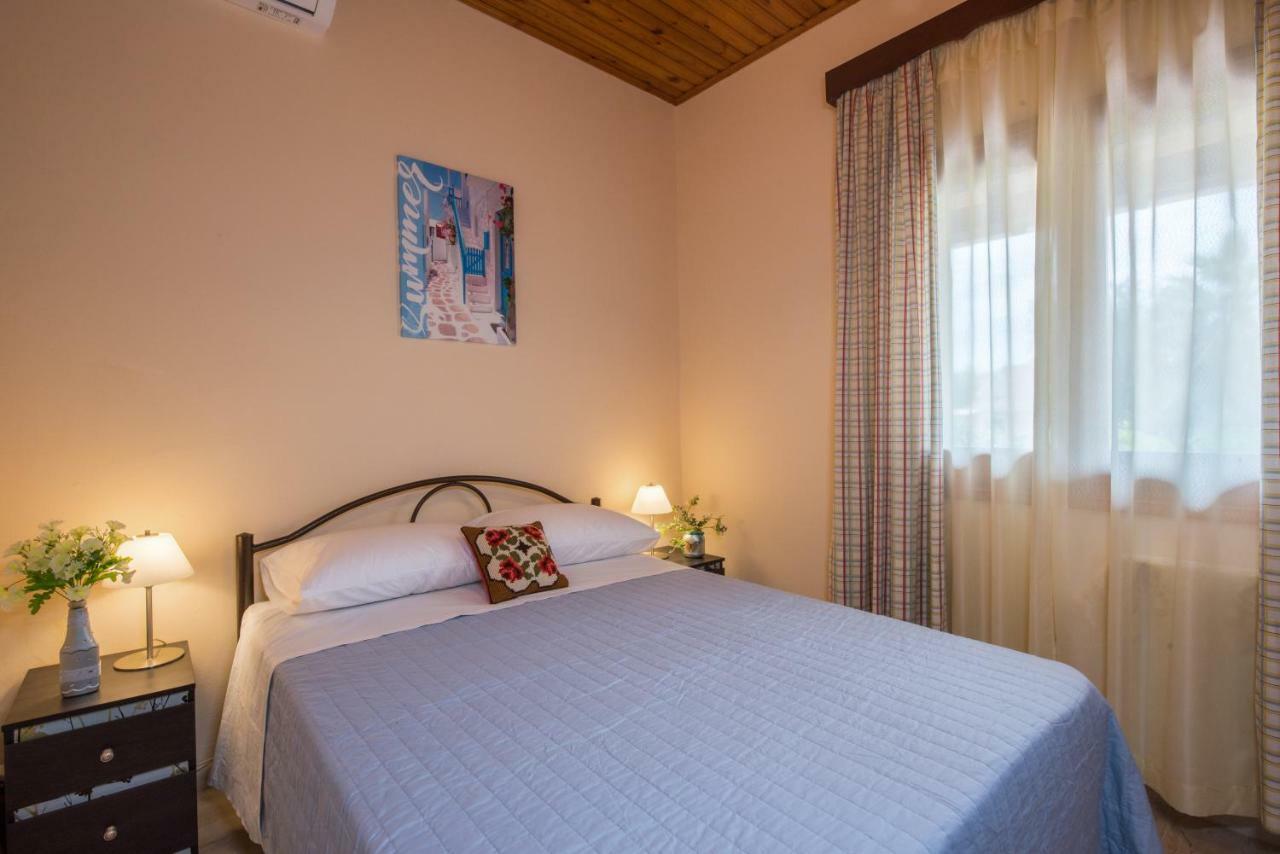 Family Holiday Apartment With Garden & Bbq Velonádes Esterno foto