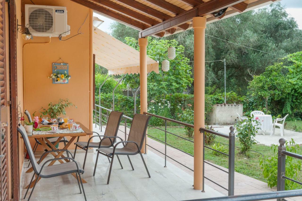 Family Holiday Apartment With Garden & Bbq Velonádes Esterno foto