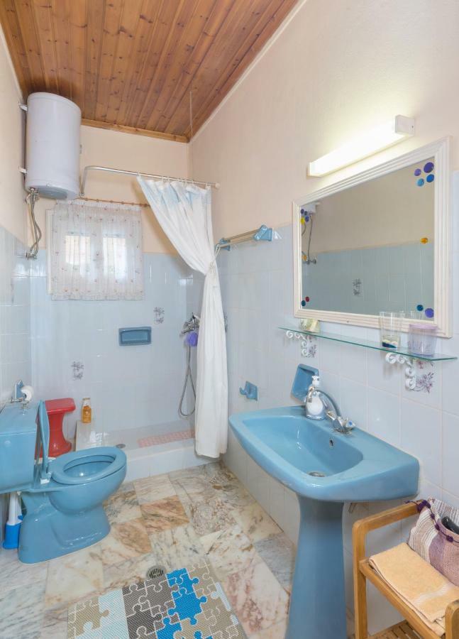 Family Holiday Apartment With Garden & Bbq Velonádes Esterno foto