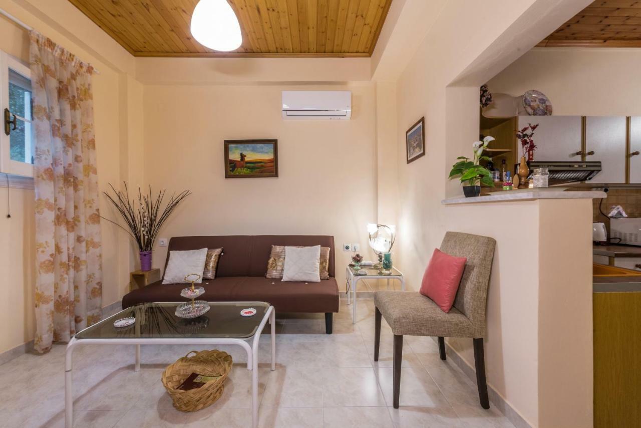 Family Holiday Apartment With Garden & Bbq Velonádes Esterno foto