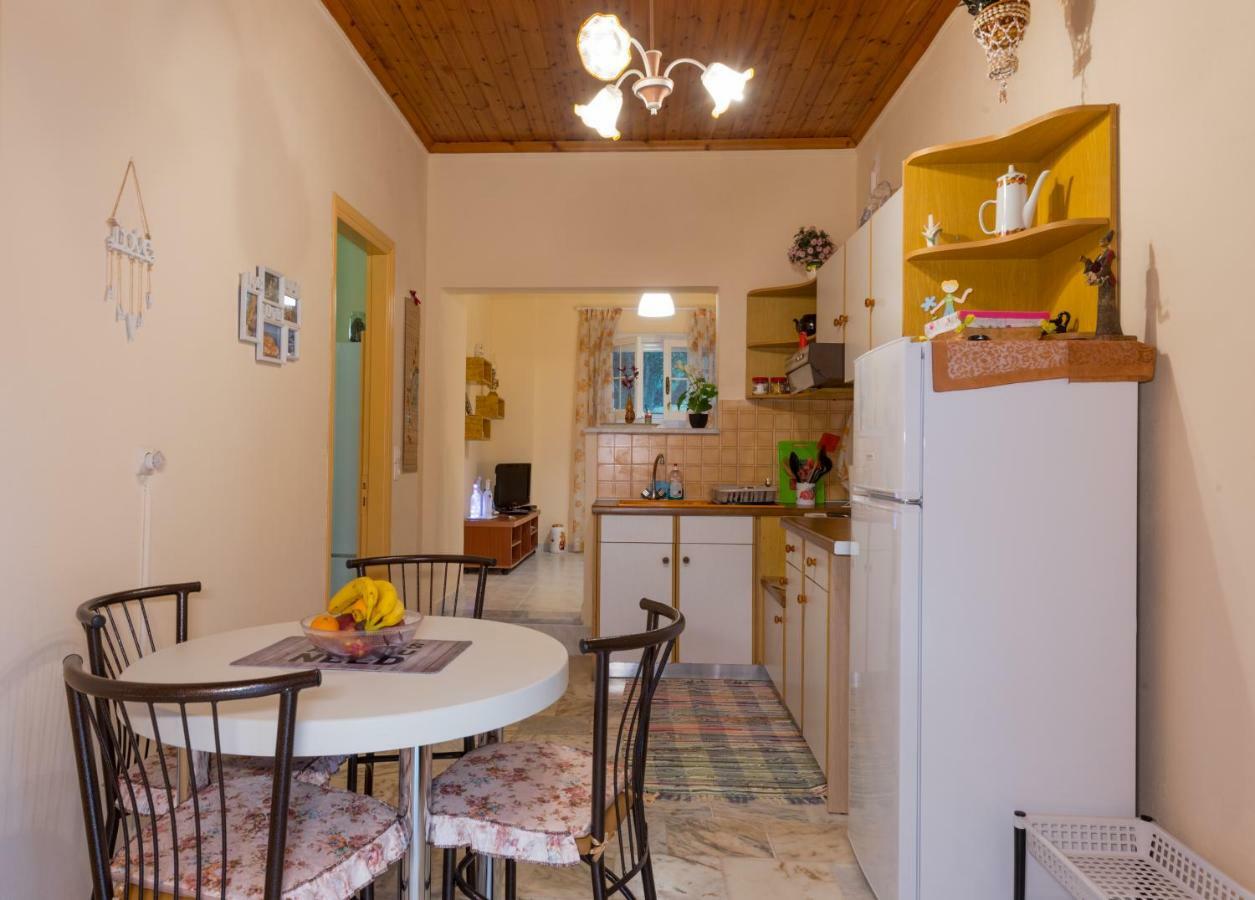 Family Holiday Apartment With Garden & Bbq Velonádes Esterno foto