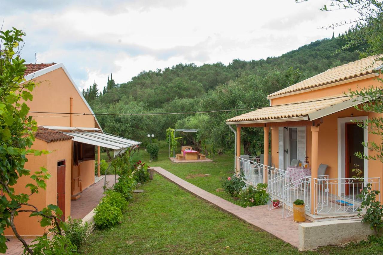 Family Holiday Apartment With Garden & Bbq Velonádes Esterno foto