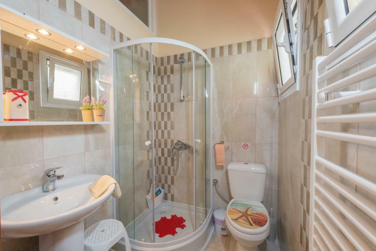 Family Holiday Apartment With Garden & Bbq Velonádes Esterno foto