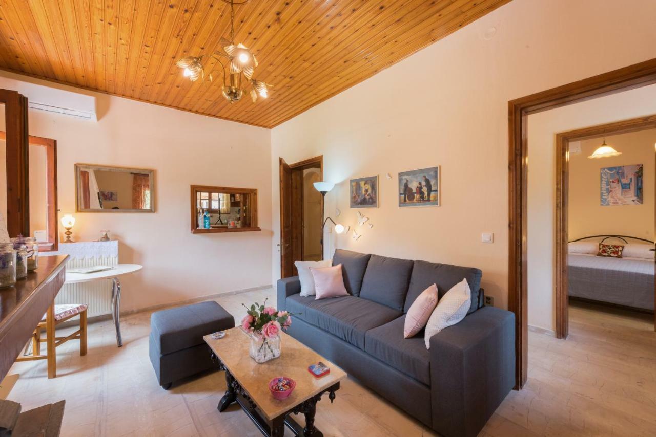 Family Holiday Apartment With Garden & Bbq Velonádes Esterno foto