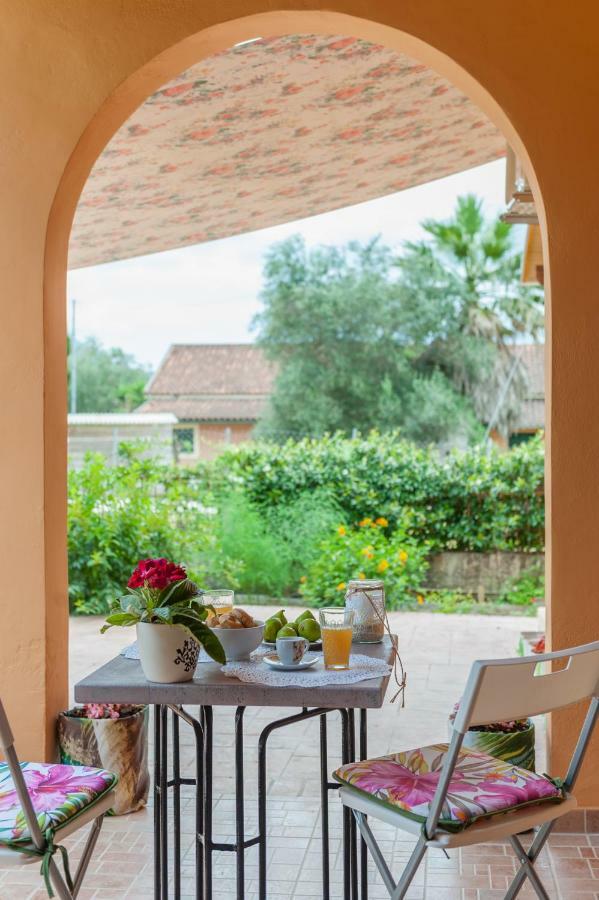 Family Holiday Apartment With Garden & Bbq Velonádes Esterno foto