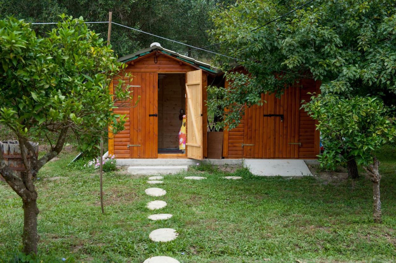 Family Holiday Apartment With Garden & Bbq Velonádes Esterno foto